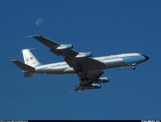 在波音747之前，美國總統(tǒng)專機是波音707，圖為里根的波音707-353B型“空軍一號”專機
